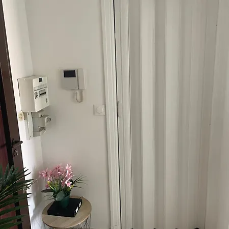 With Private Bathroom & Wc , Balcony & Air Conditioning - Centre, 5 Min From Sea & Promenade Privatunterkunft