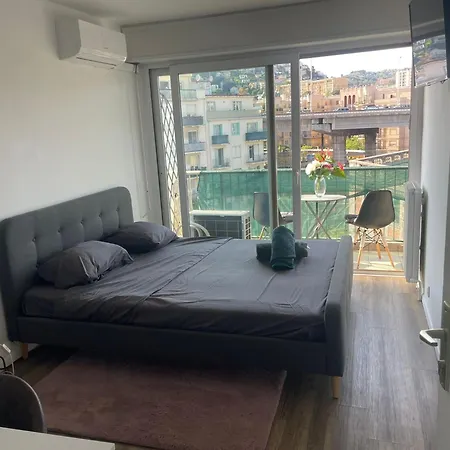 With Private Bathroom & Wc , Balcony & Air Conditioning - Centre, 5 Min From Sea & Promenade Rum i privatbostad *