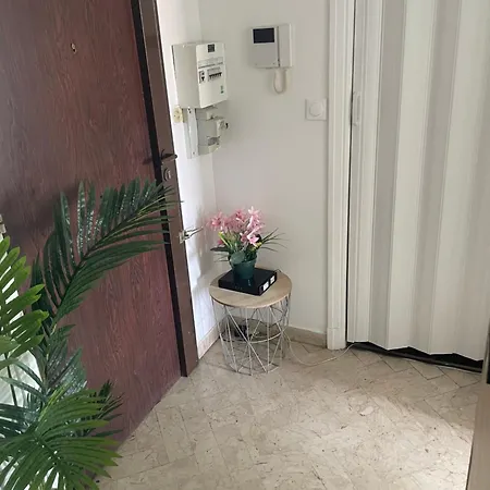 Rum i privatbostad With Private Bathroom & Wc , Balcony & Air Conditioning - Centre, 5 Min From Sea & Promenade *