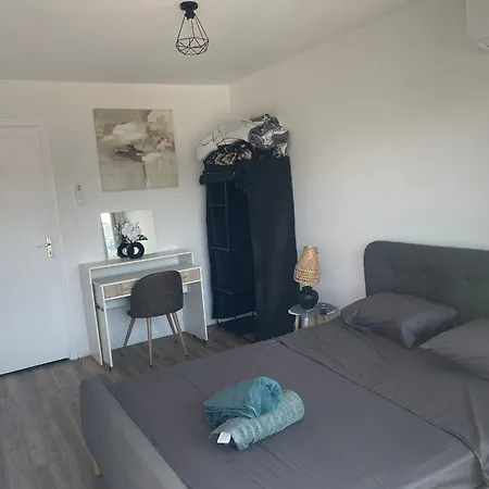 Quarto em Acomodações Particulares With Private Bathroom & Wc , Balcony & Air Conditioning - Centre, 5 Min From Sea & Promenade *