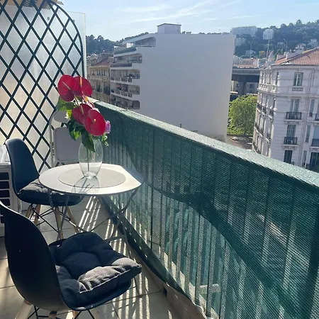 With Private Bathroom & Wc , Balcony & Air Conditioning - Centre, 5 Min From Sea & Promenade Rum i privatbostad