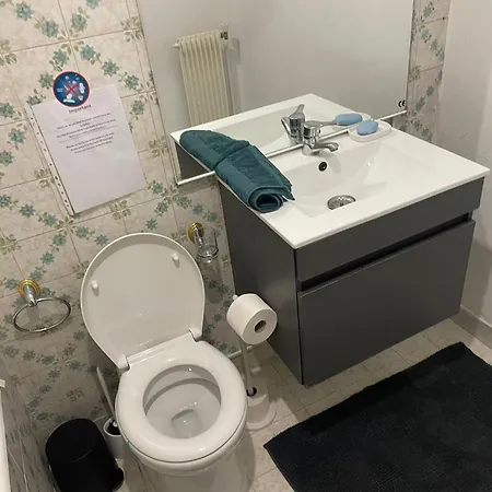 Quarto em Acomodações Particulares With Private Bathroom & Wc , Balcony & Air Conditioning - Centre, 5 Min From Sea & Promenade *