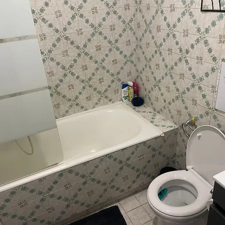 With Private Bathroom & Wc , Balcony & Air Conditioning - Centre, 5 Min From Sea & Promenade Quarto em Acomodações Particulares